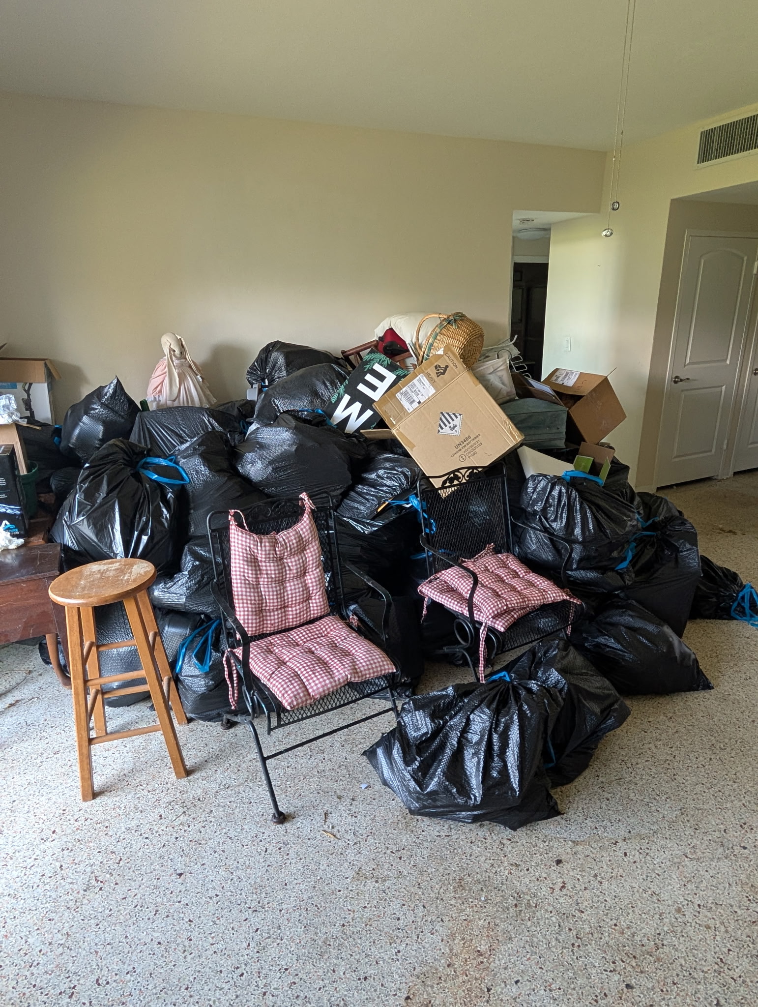 How to decide between junk hauling service and DIY dumpster rental for faster results