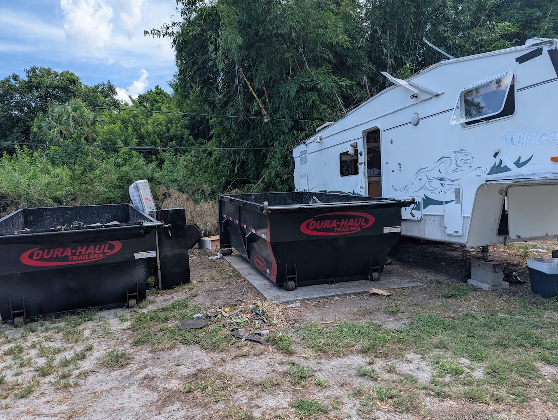 Say goodbye to clutter with our top-notch disposal services!
