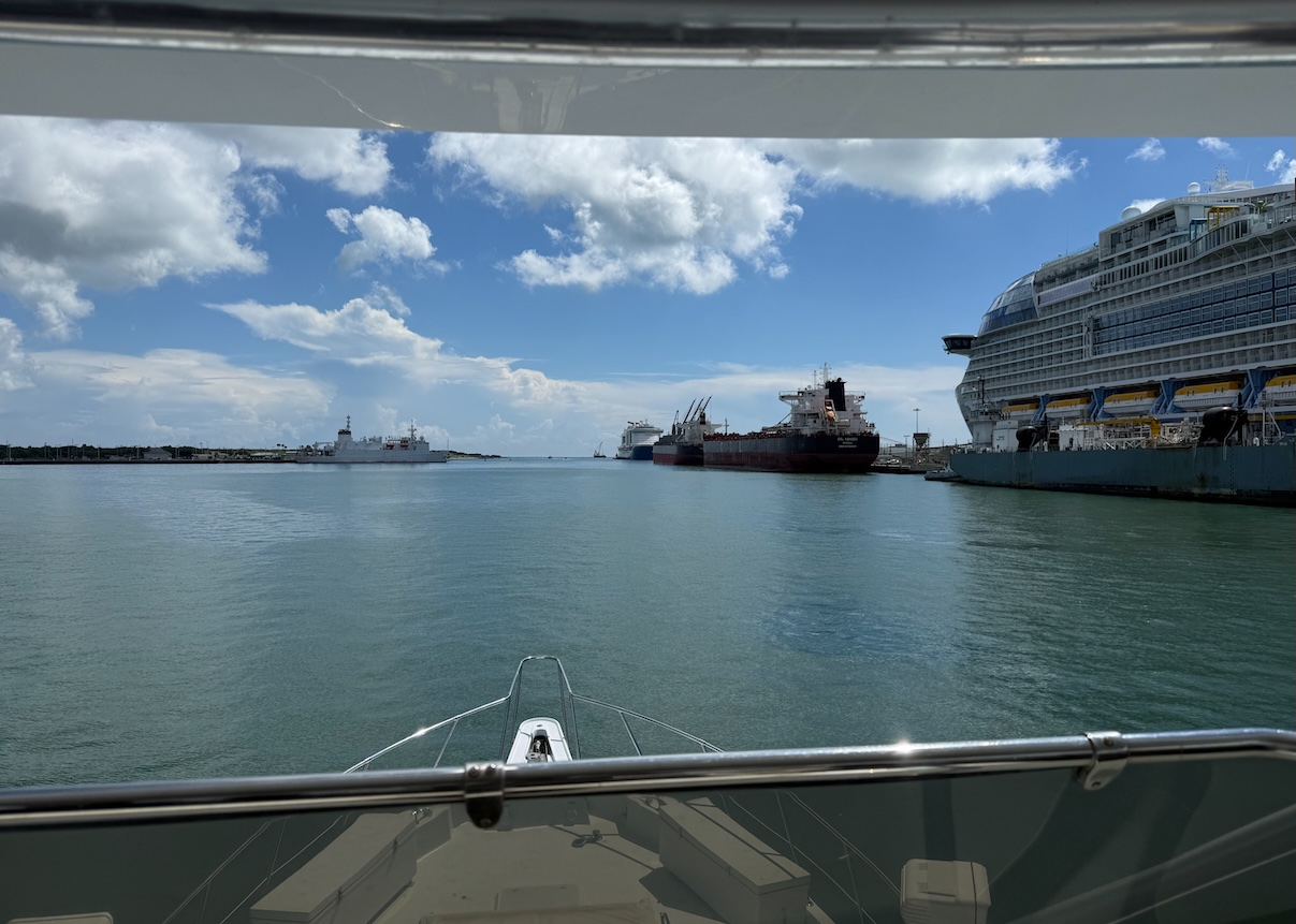 Top Reasons to Choose a Luxury Yacht Charter in Florida’s Space Coast